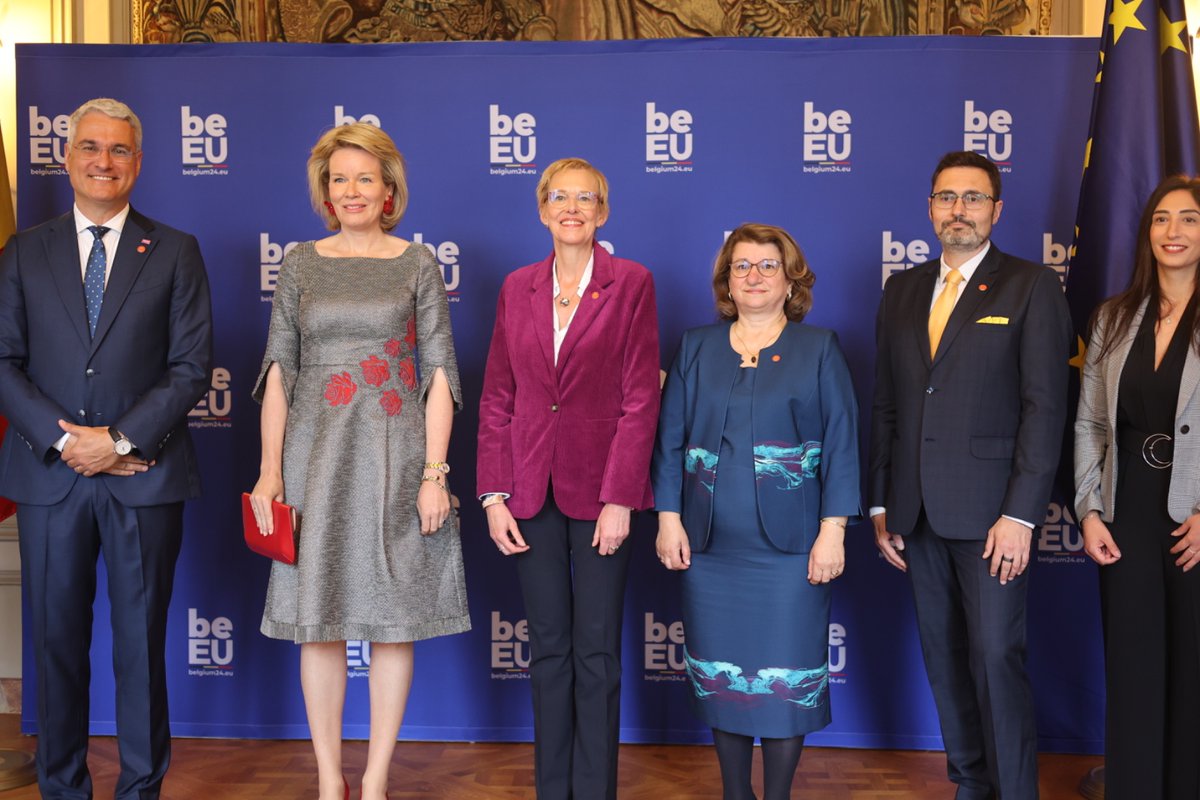 Our Secretary General @SabineSaliba is opening @EU2024BE event on #EUChildGuarantee in the presence of Her Majesty The Queen of the Belgians with 🇧🇪Minister @karinelalieux, MEP @dragos_pislaru, @AndrianaSukova Director-General @EU_Social & @bergwill1 Director @SaveChildrenEU