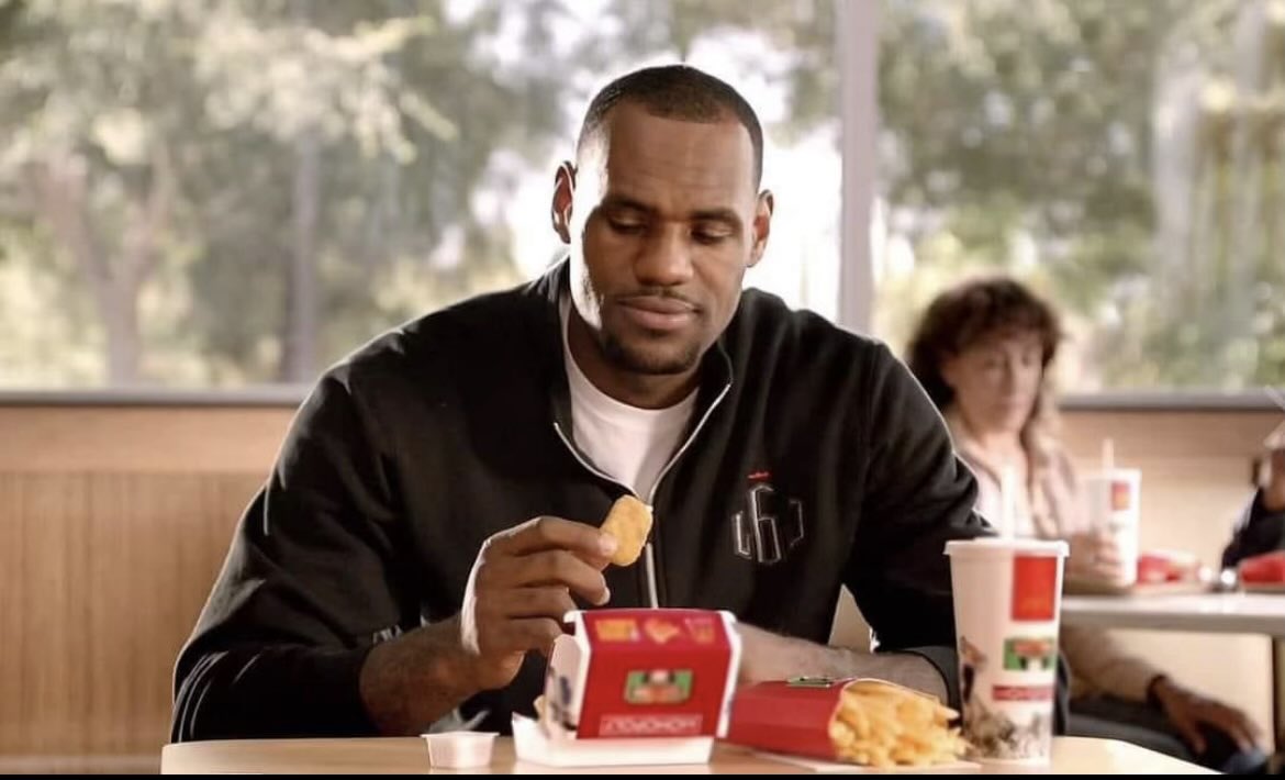 Lebron was spotted in Cancun yesterday dominating the only Nuggets he could

He got a 5 piece. Ate 1 and left 4 🤷🏻‍♂️