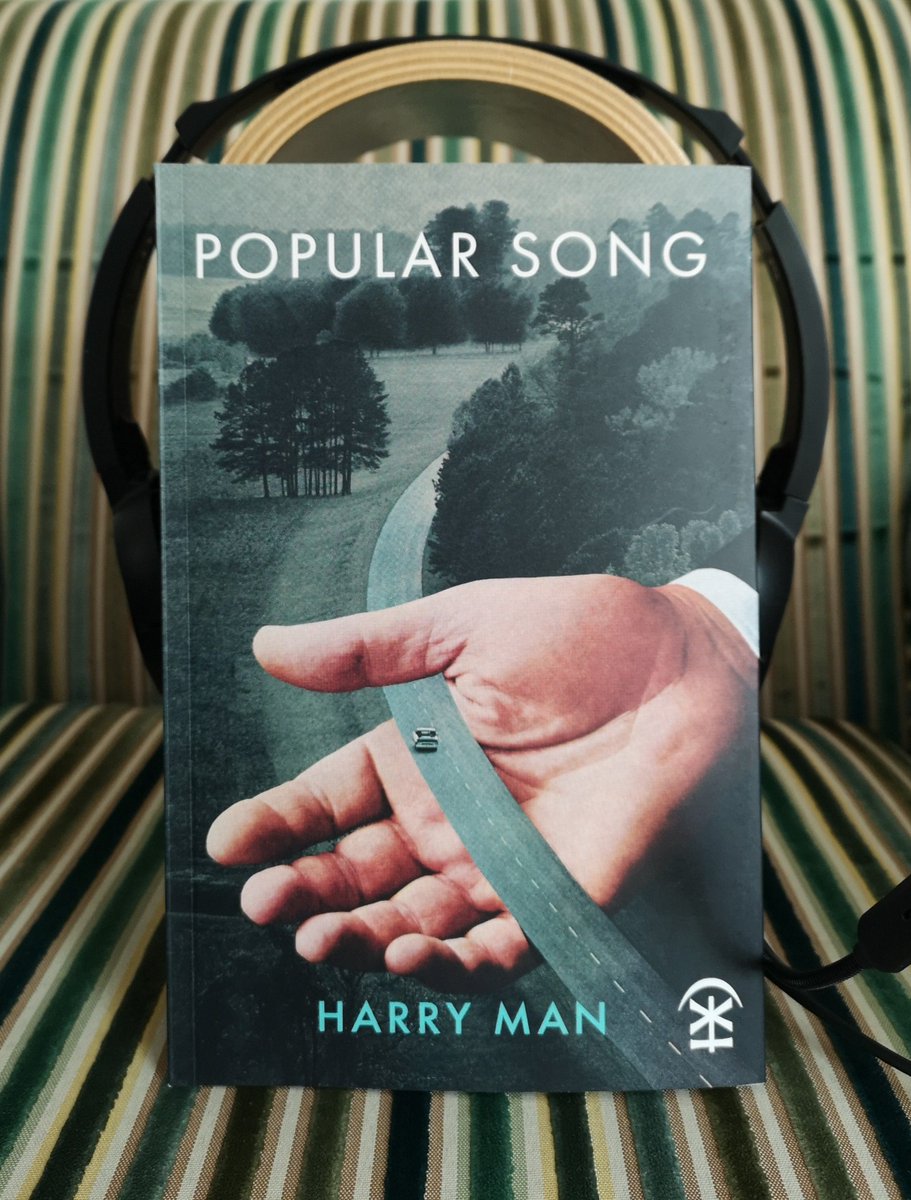 Listen in🎧 ...Harry Man's Popular Song is out. A #poetry jukebox of new favourites. Get yourself a copy here buff.ly/3xGeheD