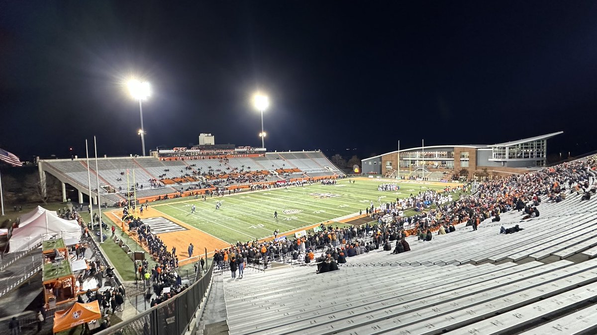 Stadium of the Morning 🥞 🏟️ Doyt L. Perry Stadium ✅ Capacity: 24,000 📍 Bowling Green, Ohio Home of @BG_Football The last two photos by @CFBcampustour