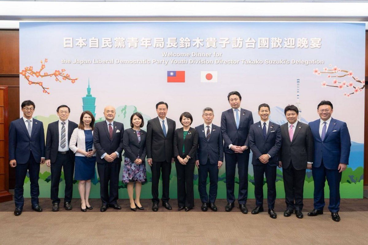 Minister Wu cordially welcomed to #Taiwan🇹🇼the @seinenkyoku delegation led by @_SuzukiTakako & thanked #Japan🇯🇵 for its determined stance on the importance of peace & stability across the #TaiwanStrait. Our two countries’ collaboration will help realize a free & open #IndoPacfic!