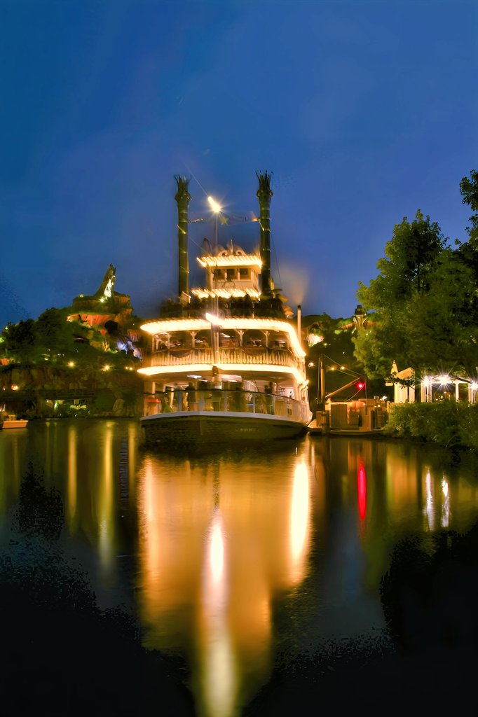 TDL Mark Twain Riverboat
Westernland
夜の船旅楽しいですよ！
素敵な夜を過ごせますように🌟💫
#tokyodisneyresort #TDL 
#ファインダー越しの私の世界