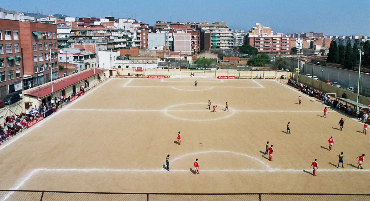 Antic camp del @CFDamm al barri de Porta

Ubicat al carrer de la Selva de Nou Barris, és un dels camps més mítics del futbol base de Catalunya