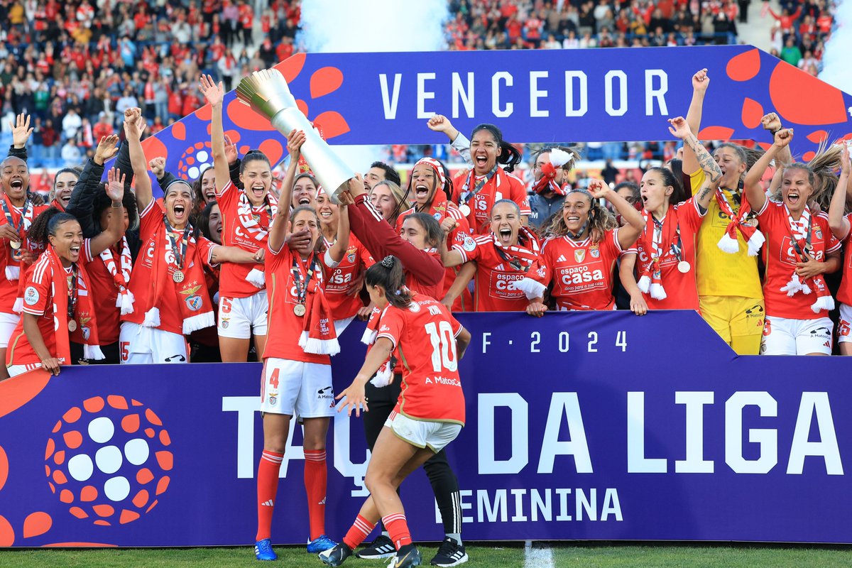 O @SLBenfica  venceu pela quarta vez, em cinco edições da prova, a Taça da Liga de futebol feminino.

@joaquim_sjpf , presidente do @sjpf_pt , felicita as vencedoras da edição 2023/24 desta prova: sjogadores.pt/?pt=news&op=OP…

#FutebolFeminino 
#TaçadaLiga 
#Benfica