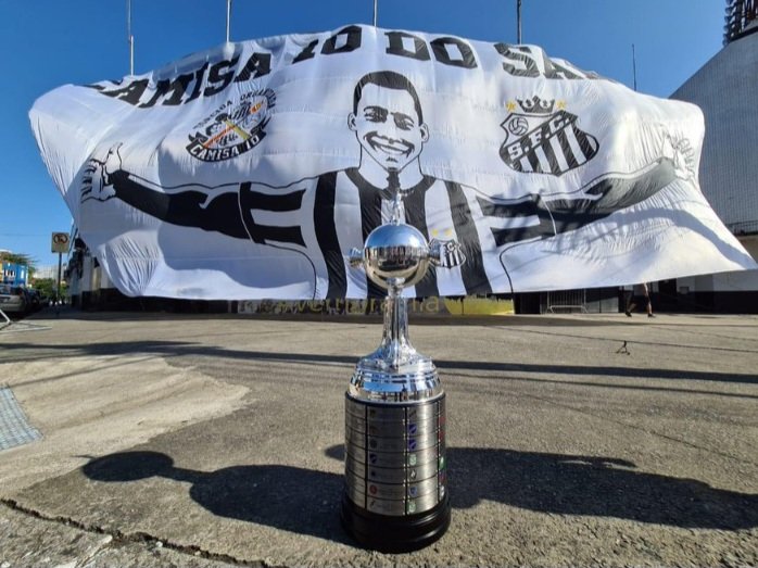 O @SantosFC de @Pele 'ABRIU MÃO' de pelo menos 3 disputas de Libertadores..para percorrer nas excursões de 1959 a 1974 o equivalente a 1.046.991 km..

✈️ Quase 3 vezes a distancia entre Terra e a Lua ( 384.400 km).
✈️Equivalente a 26 voltas inteiras ao redor da Terra ( 40.000 km)