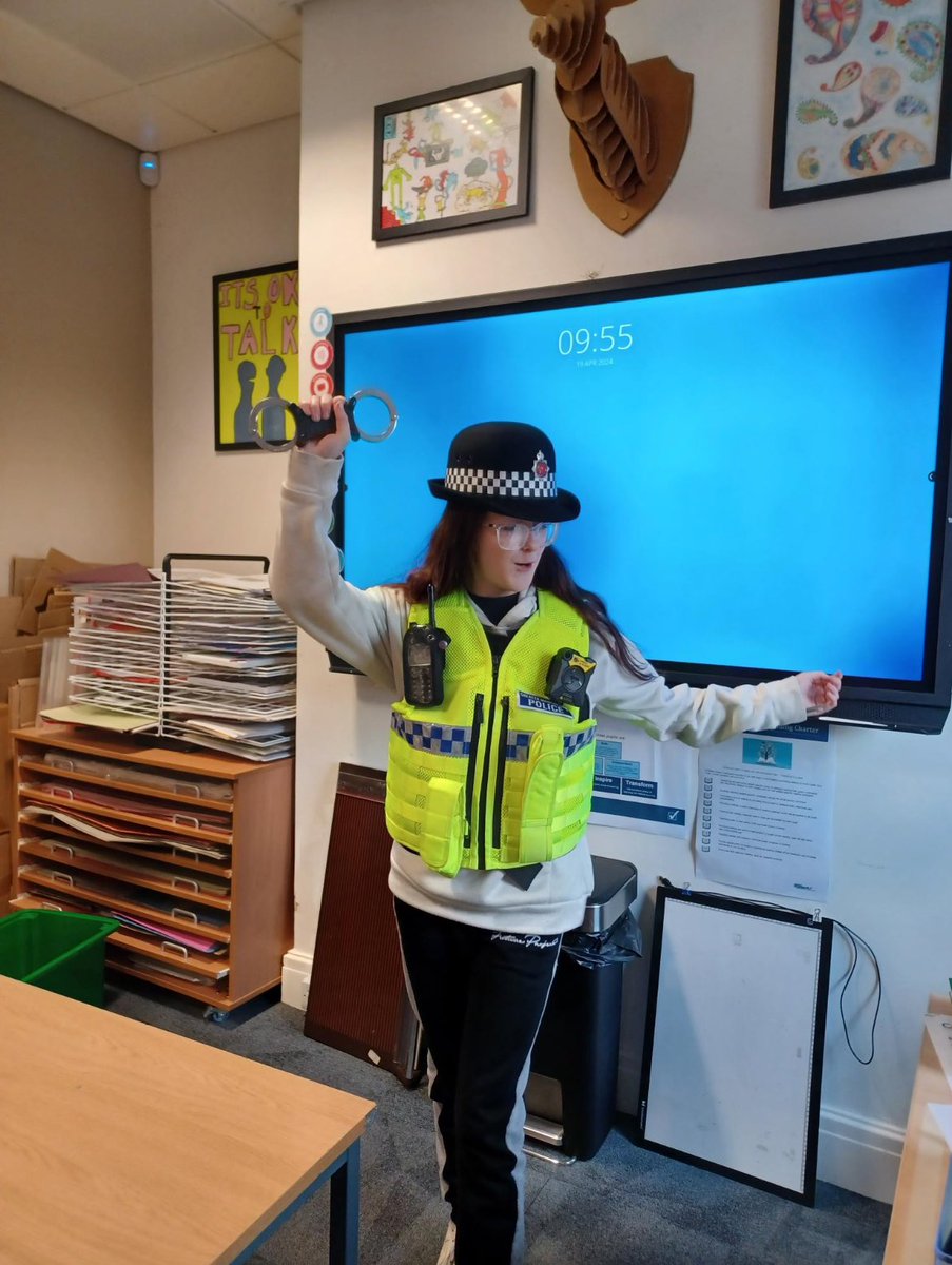 Year 11 Students met a Police Support Volunteer in careers and learnt about supporting law enforcement and enhancing community safety. @gmpolice #thisisAP