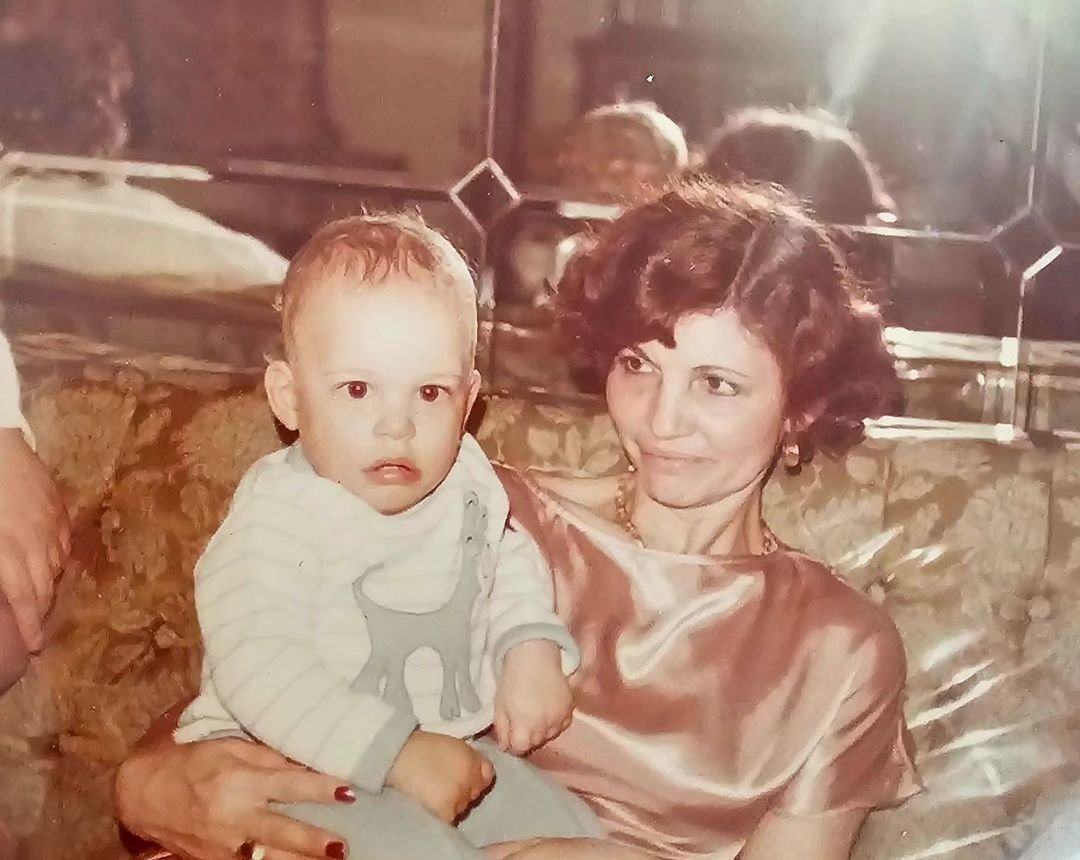 New Years Eve 1979 with Grandma in The Bronx. Yes, the couches are covered in plastic. 🎉 🎊 🎉
.
.
.
#tbt #thebronx #bronx #fromthebronx #fromthebronxtotheworld #thebronxdoesitbetter #iamthebronx #wearethebronx #thebronxnyc #thebronxusa