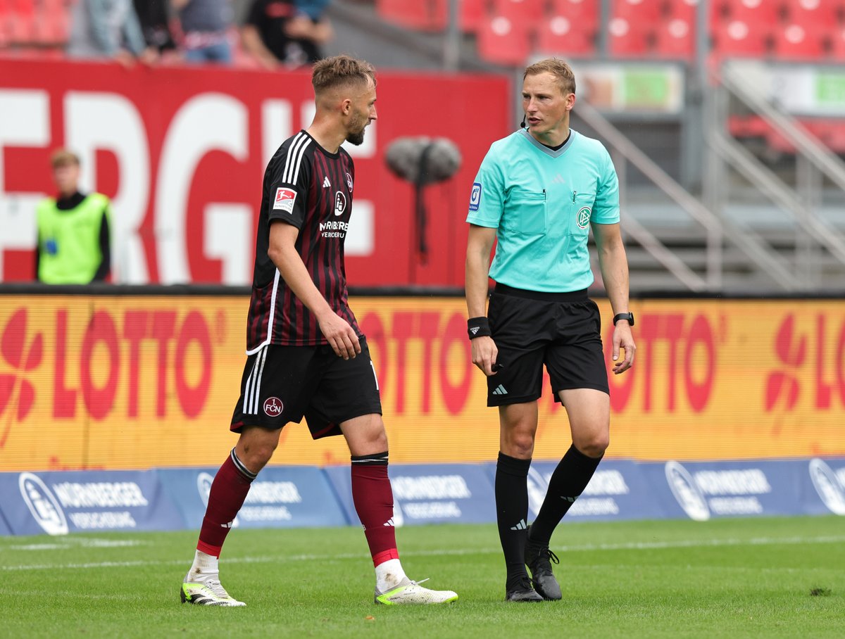 Die heutigen Schiedsrichter: 

🙍‍♂️ Martin Petersen 
🚩 Robert Wessel 
🚩 Christian Ballweg 
4⃣ Dominik Jolk 
🖥 Günter Perl 

#fcn | #F95FCN