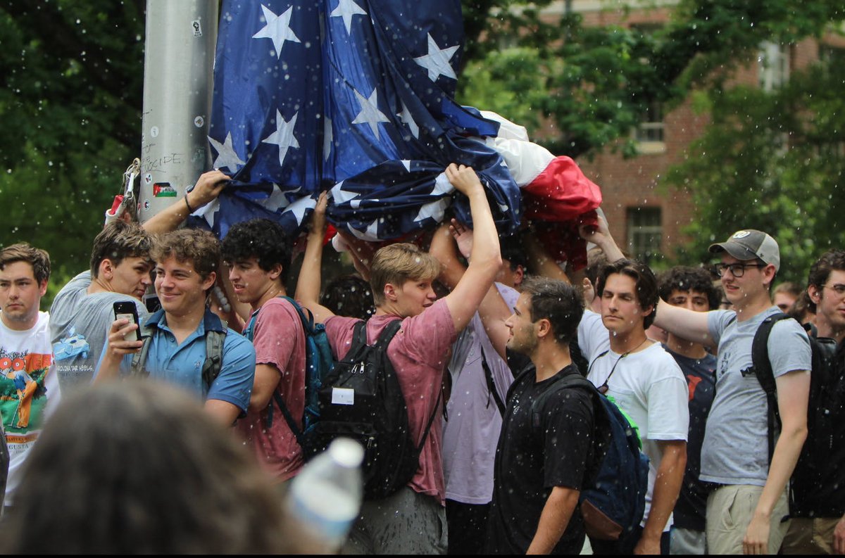 THANK YOU to the UNC-Chapel Hill college students who PROTECTED the American FLAG yesterday during the campus PROTEST. You reminded us all that - our FLAG and the freedom it represents and the men & women who died to preserve our freedom must be PROTECTED! #GodBlessTheUSA