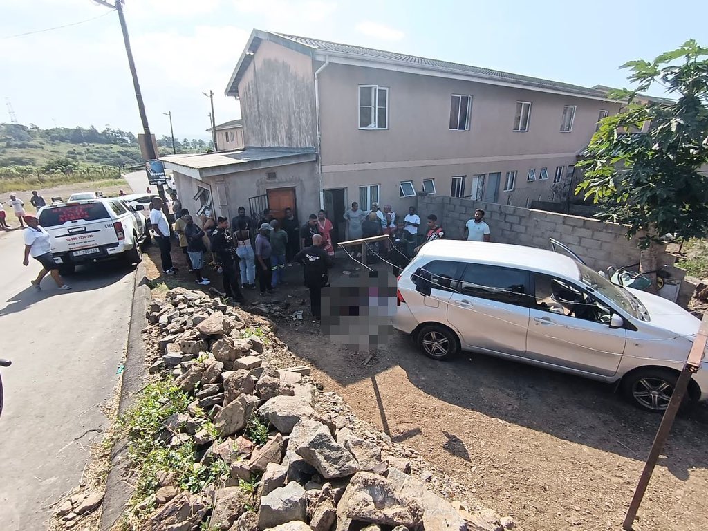 Single Mother Killed In Freak Accident: Waterloo - KZN *Images Not For Sensitive Readers A forty (40) year old woman has been killed in a freak accident while seated in her nieghbours property in Waterloo - Kwazulu Natal a short while ago. Reaction Officers arrived on scene…