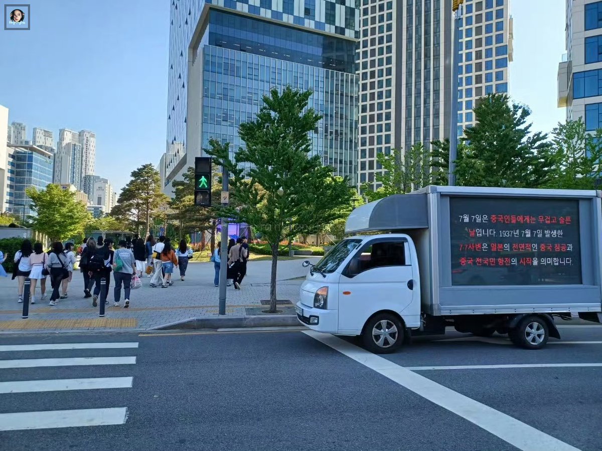 ningmengs! Truck dari nnbar tadi siang udah ada di depan gedung SM. Cr. Beyujinnie