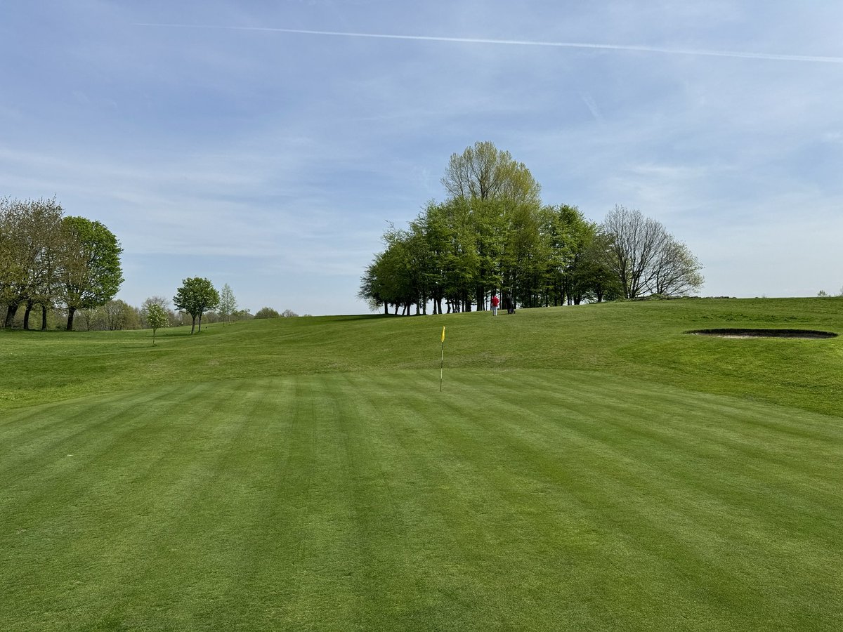 Wow greens look stunning! ☀️⛳️🔥😍 #linkgolfuk #rochdale #golfers #golfmates