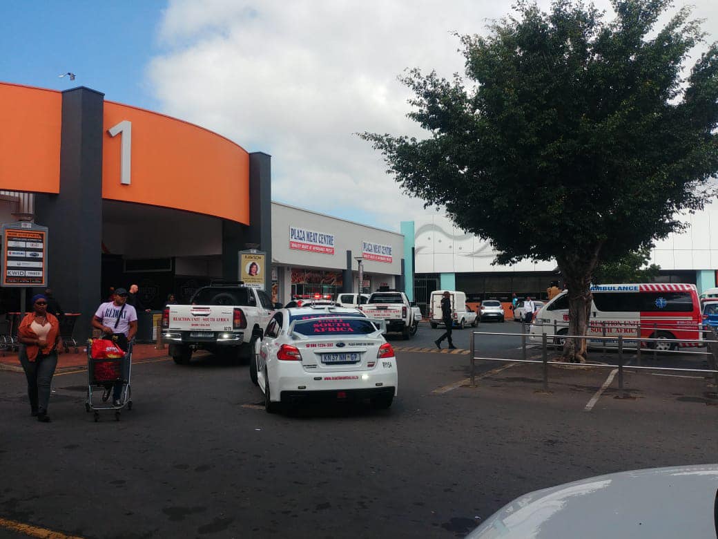 Cellphone store robbed at Phoenix Plaza Shopping Centre in KZN  buff.ly/3UHSywc

#ArriveAlive #Robbery #ShoppingCentre @ReactionUnitSA