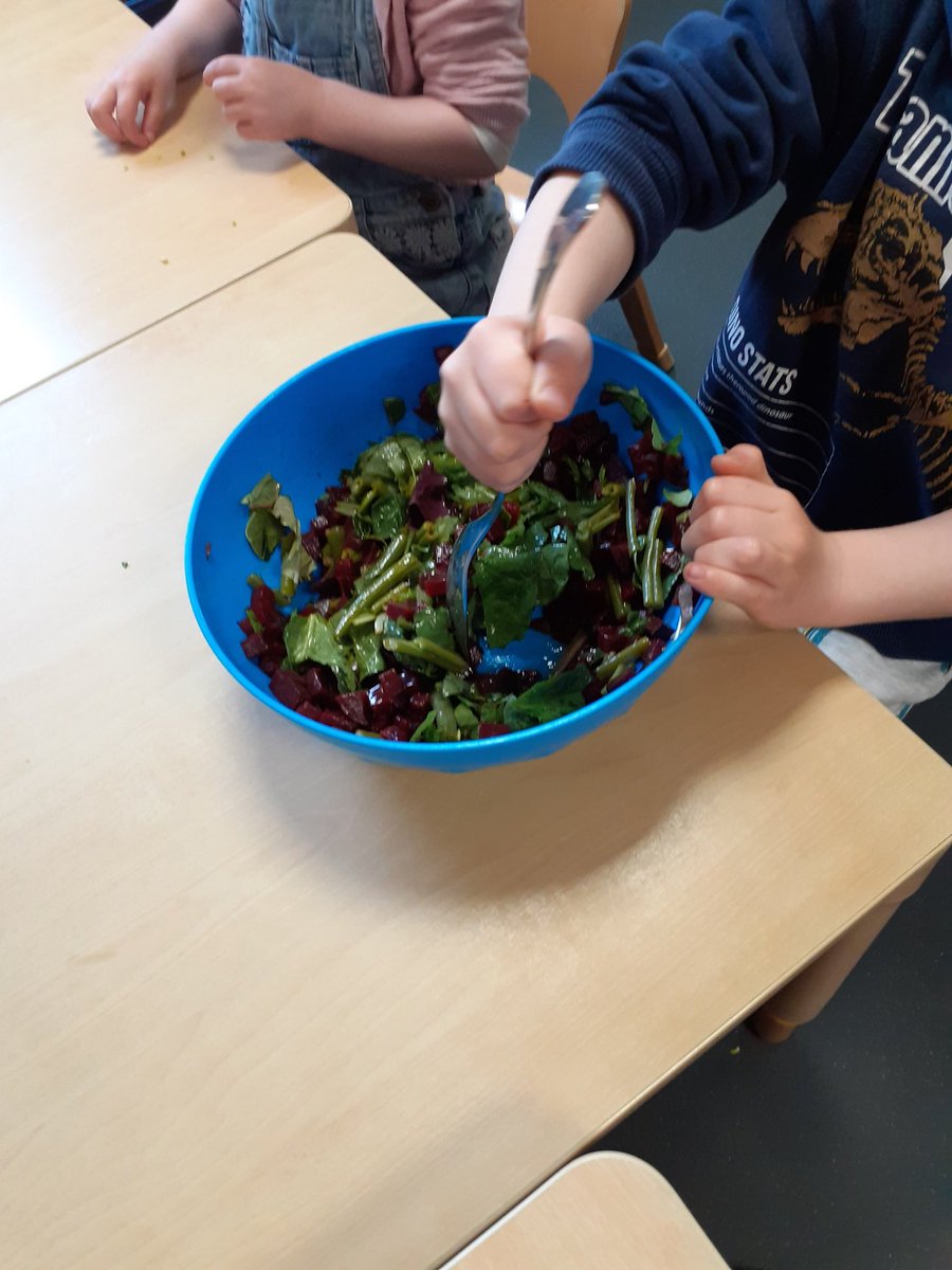 Children at Gosforth Nursery are becoming fantastic 'Food Explorers' and it's wonderful to see how keen they are to try new vegetables and fruits in our new EYFS sessions, through story telling, play and making healthy dishes to eat. @PhunkyFoods