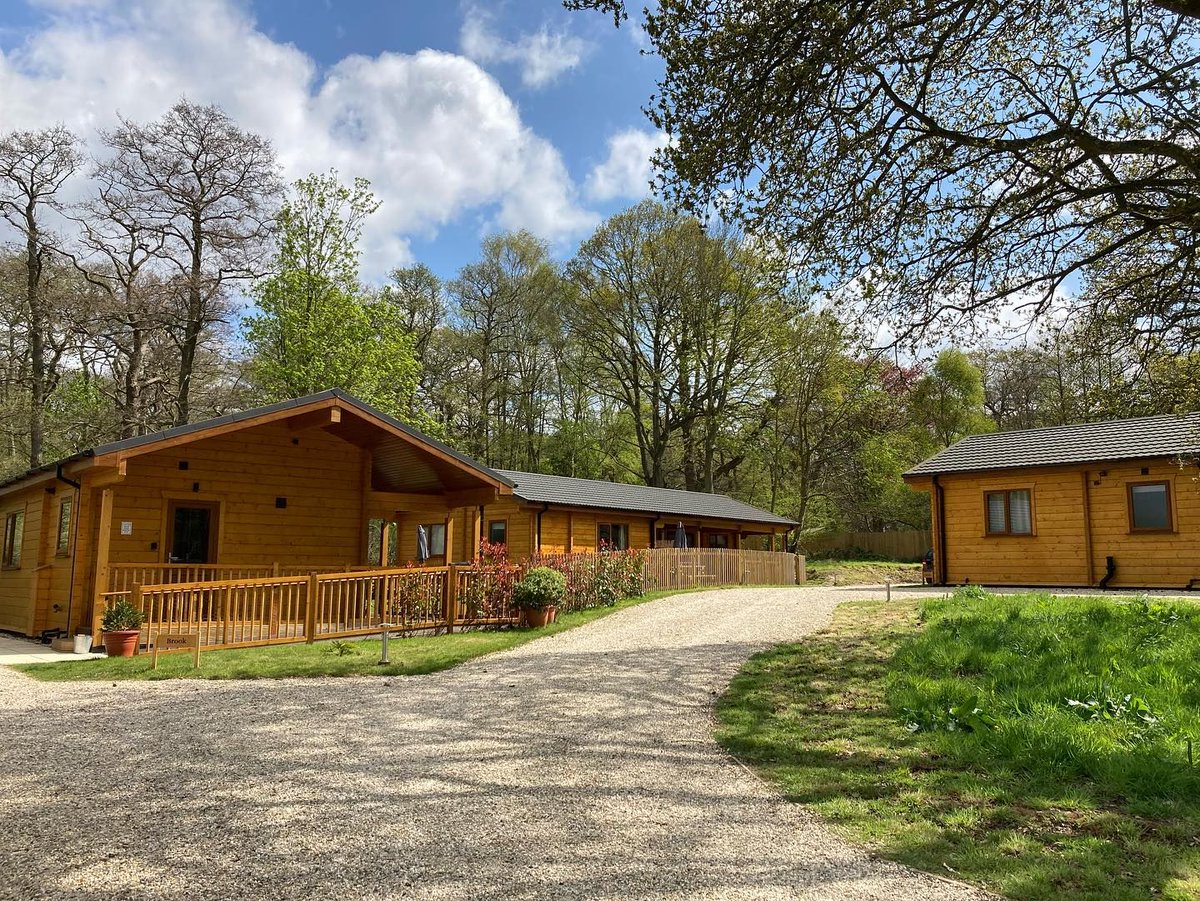aroundaboutbrit's tweet image. ⭐LAST MINUTE GETAWAY⭐ 
Mon 6th May - 4 nights - was £725 now £580.
Choice of all 3 cabins.
Fri 10th May - 3 nights - was £675 now £540.
Choice of Brook or Woodland cabin.

🏡 Self Catering
aroundaboutbritain.co.uk/Suffolk/15075

#LastMinuteGetaway ##Cabins #FamilyHoliday #DogFriendly #Suffolk
