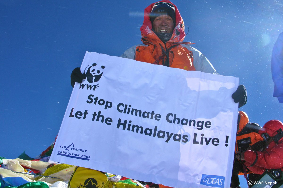 #throwbackthursday to 15 years ago, when Apa Sherpa displayed WWF's msg on climate change from the top of the world on his 19th Everest summit as a part of the Climate for Life campaign.
To learn more, visit wwfnepal.org/?165042/Record…
#climateforlife #climatechange #togetherpossible