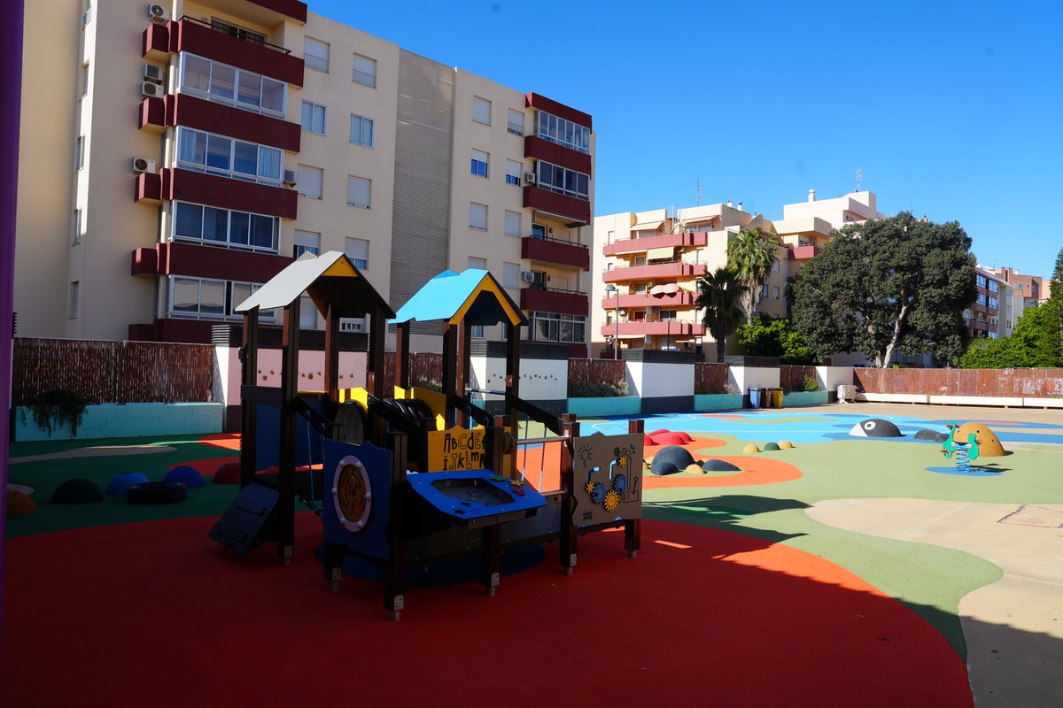 🚸 Seguim inaugurant nous patis infantils dels CEIPS de la ciutat, amb la intenció de aumentar la qualitat de les zones exteriors i seguint amb la millora de totes elles. 
…
#Eivissa #Ibiza #EivissaJove #Educacio