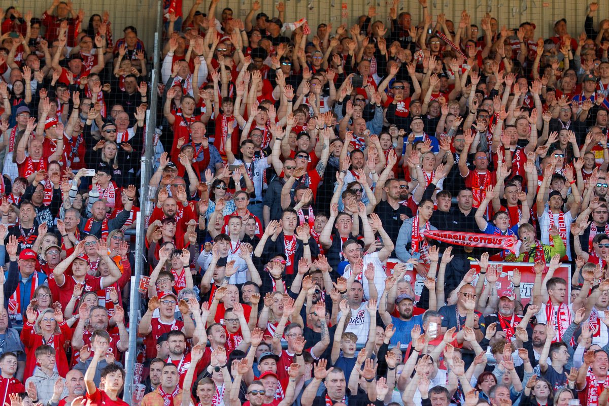 Oh Energie, allez, allez, allez, allez, allez […] seit 1966 stehen #WIR zusamm‘, Fußballclub aus Cottbus unser ganzes Leben lang.“ Hier kommen die Hinweise für alle mitreisenden Energiefans zum Auswärtsspiel beim @BFCDynamo. 👉🏻 fcenergie.de/auswaertsfahre… #BFCFCE