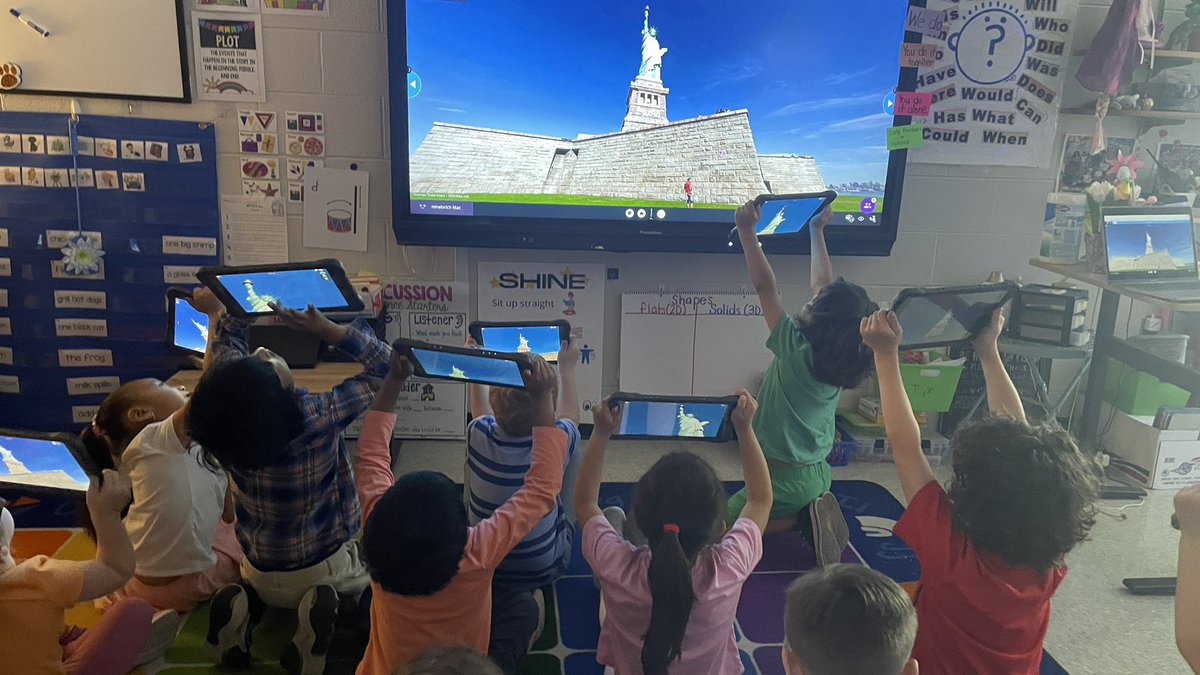 Love this American symbols @nearpod! We visited the Washington Monument, Mount Rushmore, the White House, Lincoln Memorial, and Statue of Liberty. 🦅🇺🇸🗽 @TaraOaks_ES @TechtheVille @brandi_hynes
