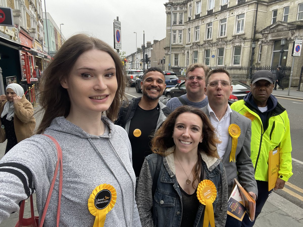 Great to be out in my constituency with @robblackie and the @wflibdems!!

#BackBecca #RobCan