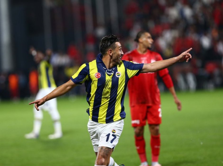 Sevilla, İrfan Can Kahveci için Fenerbahçe’ye 9 ml € teklif yaptı. 

(🔗@EvrenChicago)