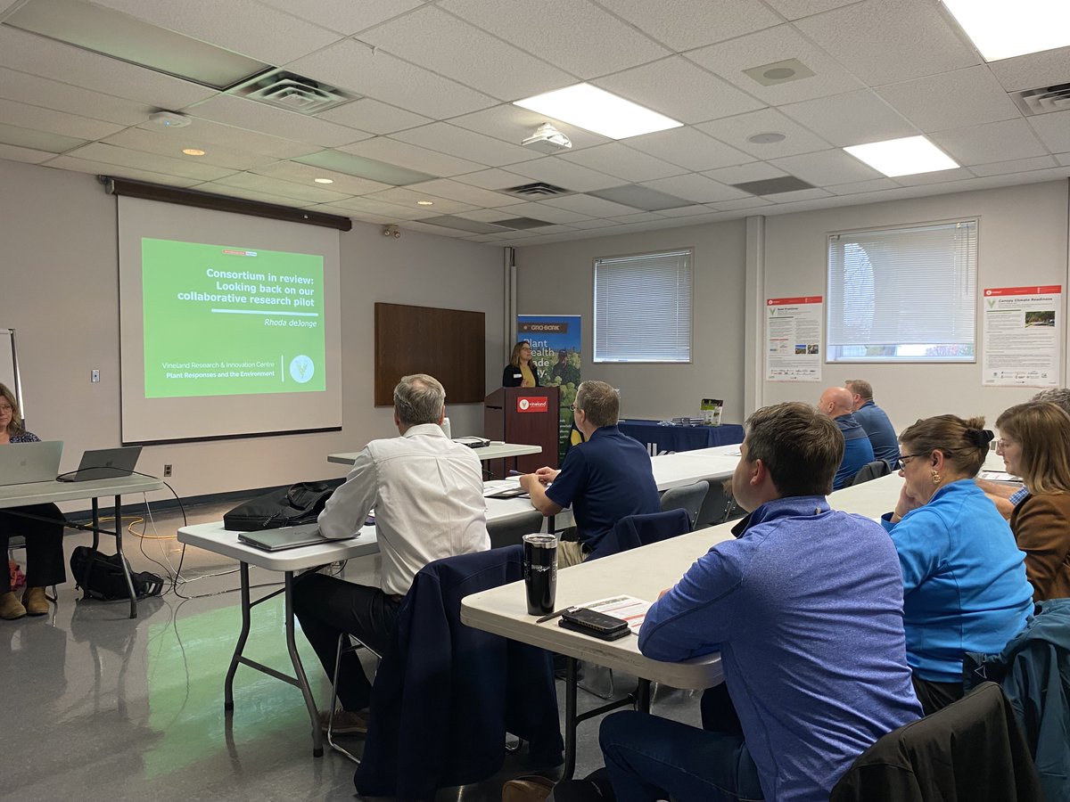 vinelandrsrch's tweet photo. Our Plant Responses & the Environment Team recently held the 2nd Annual #GreeningtheLandscape Research Consortium workshop. Topics included #soilrestoration & #soilhealth to improve #treeestablishment, #urbanforestry applications & more! More on #GTL at https://t.co/By8M55KVbt https://t.co/jhHLqOHYFB