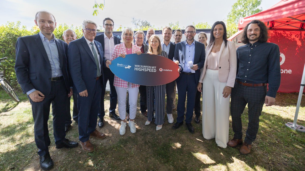 Flächendeckender Glasfaserausbau geht voran: Erste Inbetriebnahme geförderter #Glasfaserausbau im Main-Kinzig-Kreis. Digitalministerin @Ksinemus: „Wir haben digitalen Turbo gezündet und legen beim Tempo weiter zu, um #Hessen zukunftssicher aufzustellen“.
digitales.hessen.de/presse/inbetri…