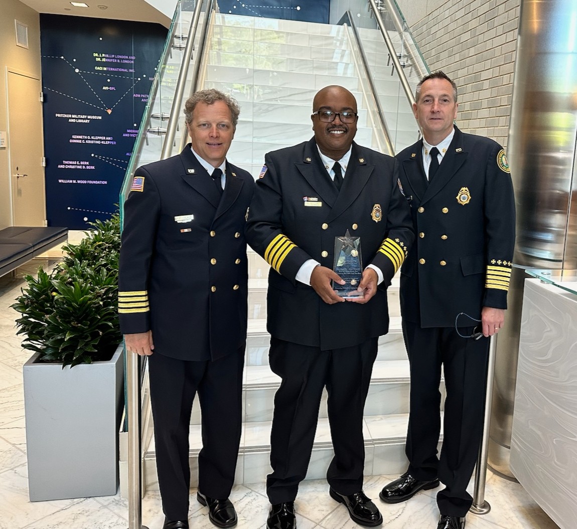 Chief Ken Pravetz & DC Vance Cooper had the pleasure of congratulating Chief Cedrick Patterson and  @cnrmafes on being recognized at the CNIC Large Fire Department of the Year Award! It is an honor to be a partner with you and serve our community. #communitypartners @USNavy