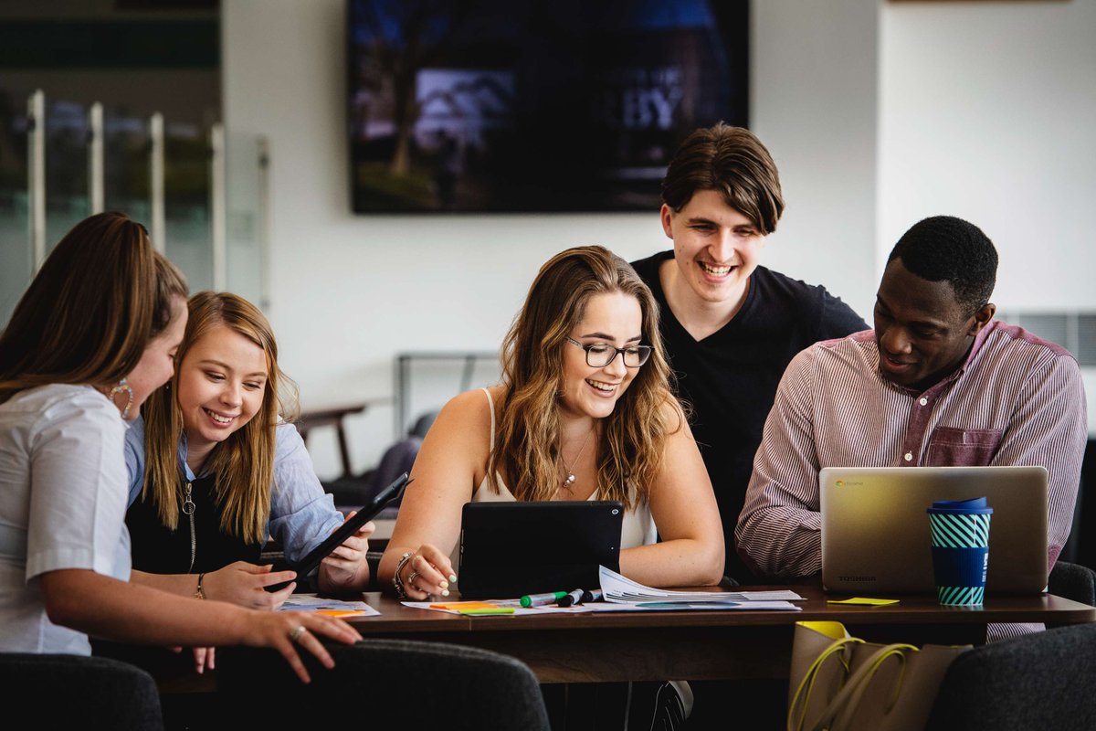 Calling all Final Year students! 🎓
Join our virtual workshop for insider tips on navigating the graduate job market! Explore career planning strategies, gain recruitment insights, and understand what employers seek!
Book here for 3 May 👉ow.ly/hqlu50Rqnvb
@derbyunistudent