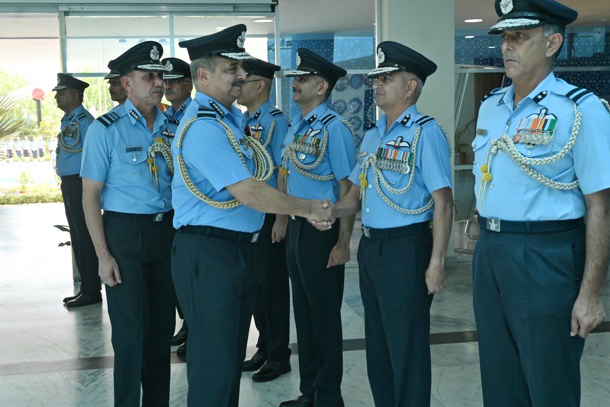 The CAS Air Chief Marshal VR Chaudhari visited HQ SWAC at #Gandhinagar on 02 May 24 to chair the #SWAC Commanders Conference. He addressed the Commanders and stressed on the need of being responsive to the changing environment whilst maintaining a high degree of readiness.