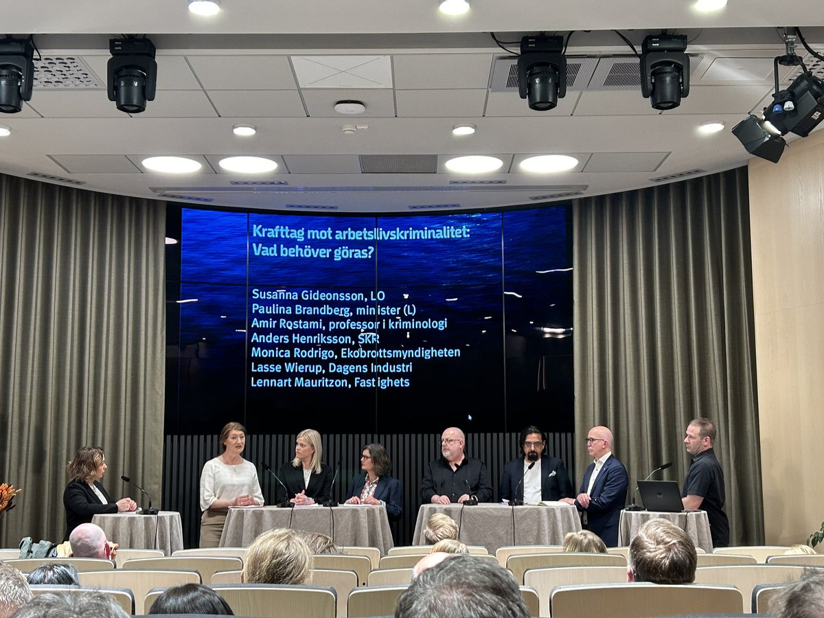 LO anordnade ett intressant seminarie om arbetslivskriminalitet

<a href="/serviceftgen/">Serviceföretagen</a> arbetar gemensamt med facken och myndigheter för att skapa sund konkurrens och motverka oseriösa företag. 

Detta lyfte även ansvarig minister <a href="/Pau_Brandberg/">Paulina Brandberg</a> under seminariet.