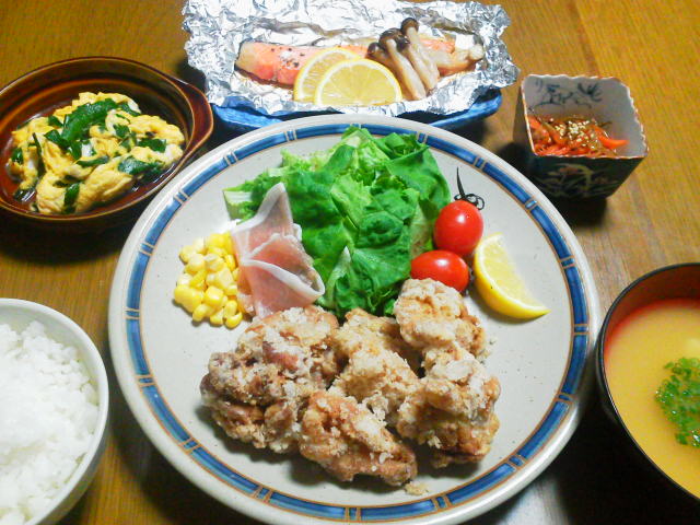 皆さん こんばんは🌙
本日もお疲れ様でした✨
今日の晩御飯です

鶏の唐揚げ
鮭のホイル焼き
ニラ玉