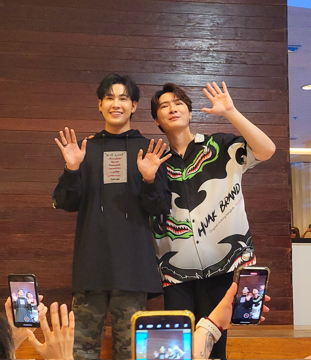 I'm so grateful and thankful for my opportunities to see them. 

-American Peraya, I will always be here 🤟🏾

#คริสสิงโต #KristSingtoFanmeeting 
#ทีมพีรญา