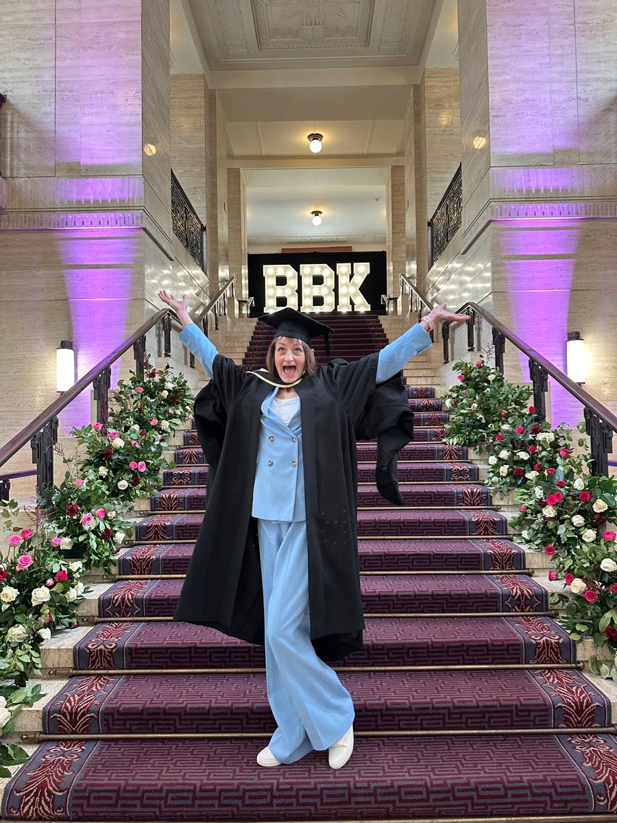 Last week I graduated with a DISTINCTION in Msc Psychology  and would never have got through it without the heroic support from  @Psych_BBK and department staff @bbkpsychology. Literal blood sweat and tears- as well at grit, determination and hardwork. Thankyou🙏 #bbkgrad