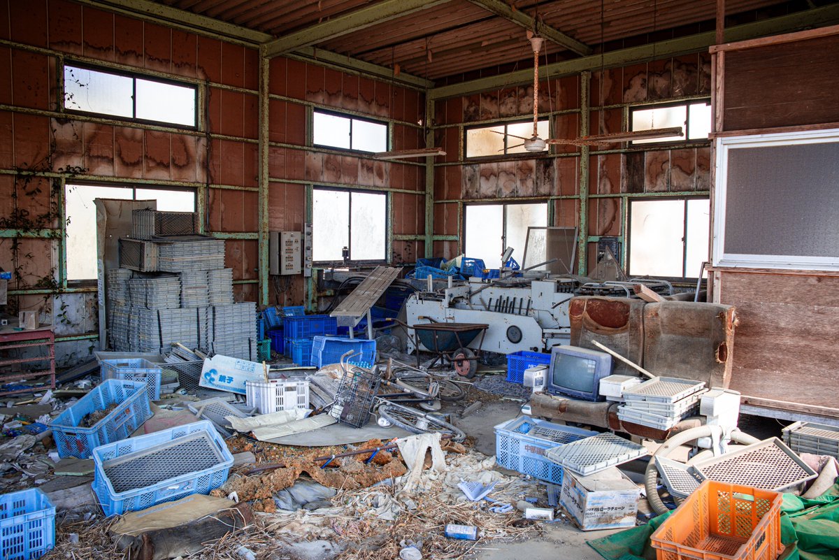 放置された廃養鶏場 なかなか大きな養鶏場 倒産したのかと思ったが場所を変えて、現在も続いている