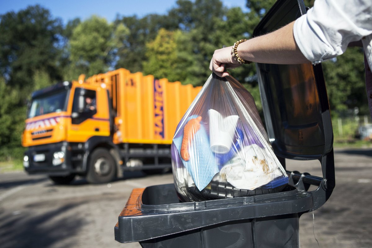 Am Himmelfahrts-Tag (9.5.) findet keine Müllabfuhr statt. Die Leerung verschiebt sich von Freitag ➡️ Samstag. Mehr Infos in der Abfall-App #KreisPinneberg und auf pi-abfall.de. Recyclinghöfe und -stationen bleiben geschlossen. t1p.de/fu45t #PIAbfall (iw)