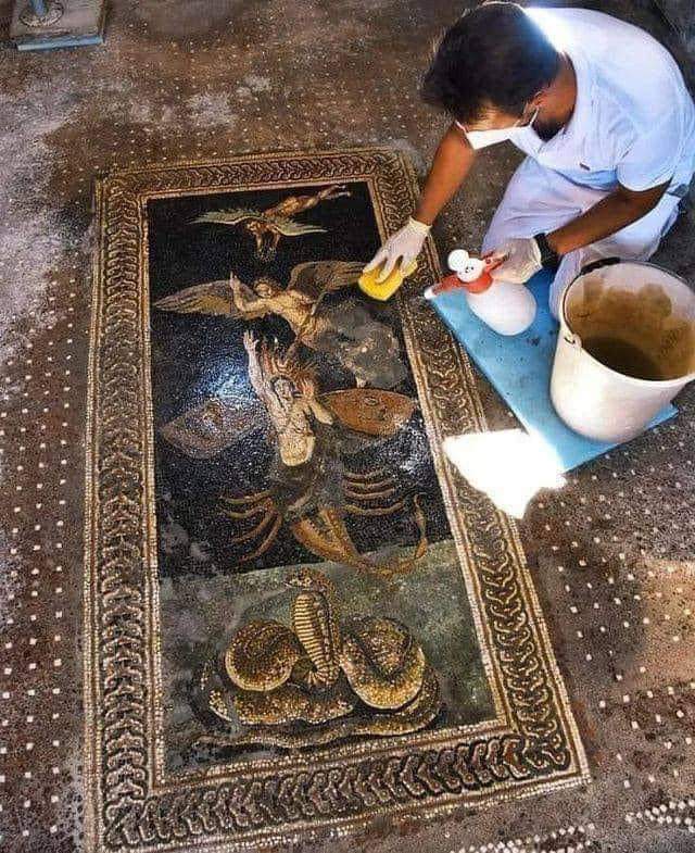 Mosaico scoperto durante gli ultimi scavi a Pompei