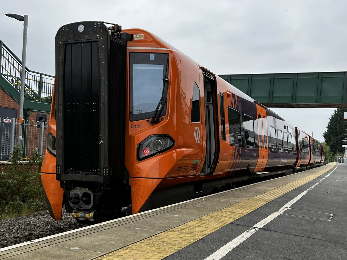 From the newest traction we have to the second newest, 196012 is my first unit today with Nuneaton - Leamington runs!