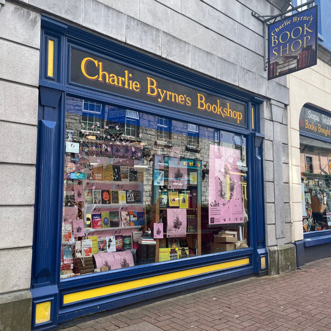 🖊️Opportunities for writers! Each month we do a roundup of competitions, submissions & opportunities for writers. Here are a few deadlines we want to highlight this May. 📷@ByrnesBooks beautiful storefront in Galway. 🔗irishwriterscentre.ie/opportunities-…