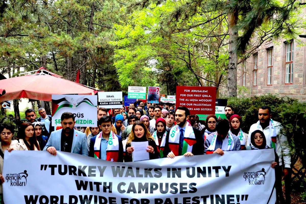 Dünyada bu asil direnişe destek veren tüm üniversitelere Türkiye’deki kampüslerimizden Üniversiteli AK Gençlik olarak selam gönderiyoruz! Zulme karşı sesimizi yükseltiyor, SOYKIRIMA DUR ✋🏻 diyoruz. Filistinli kardeşlerimizin haklı davasında yanlarındayız. 🫱🏻‍🫲🏼🇵🇸🇹🇷🏫 Nehirden…