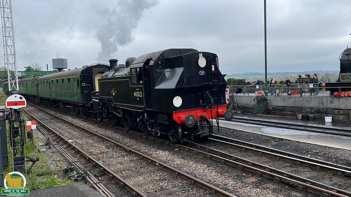 Ivatt Class 2MT No.41312 arrives into Ropley, heading towards Arlesford. 27th April 2024.