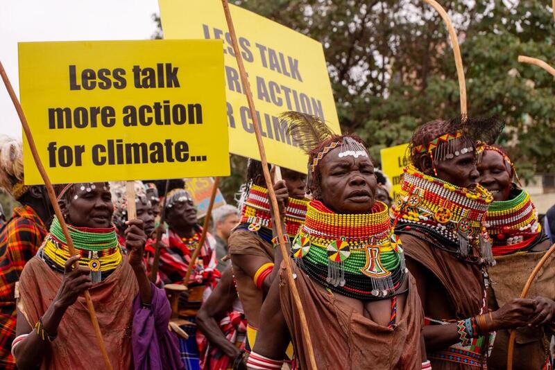GreenpeaceAfrik's tweet photo. 🚨 900 milliards de dollars pourraient être collectés pour le financement de la lutte contre le changement climatique en taxant les géants des énergies fossiles !

LES POLLUEURS DOIVENT PAYER ! https://t.co/6VXXO56qaS