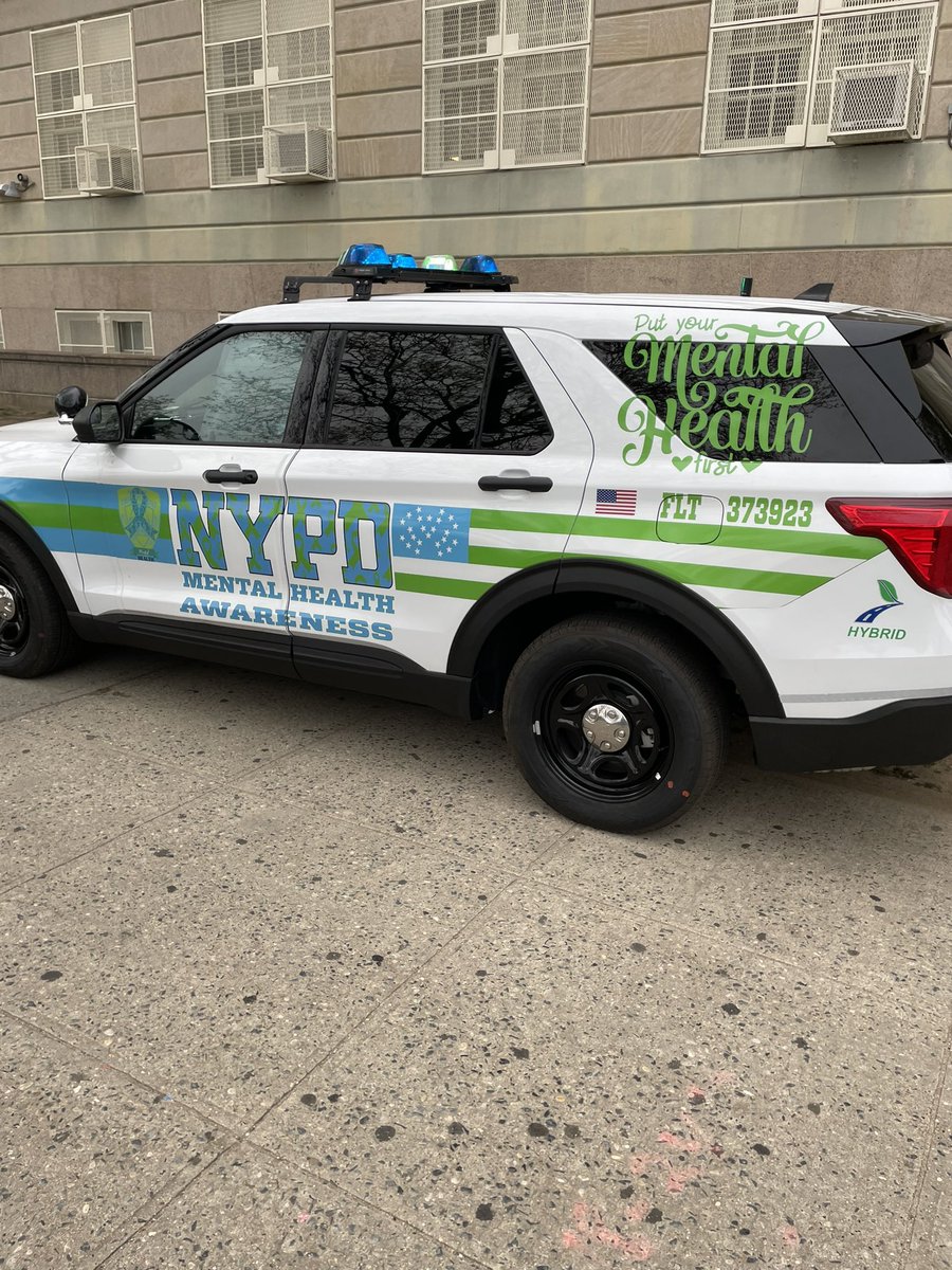 Thank you @NYPDSchools for supporting Mental Health! We love your display! Safety my 💚💚💚 @NYCMayorsOffice @BrooklynNorthHS @BKNHSSuptRoss @NYPDnews