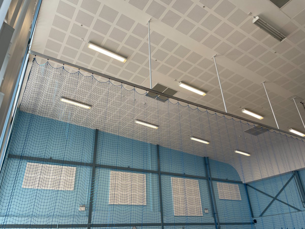 sesinstallation's tweet image. Division netting = maximum versatility! 🏀⚽ Host multiple activities simultaneously, save space, enhance safety, and save costs. Elevate your sports hall with division netting! #VersatileSpaces #DivisionNetting