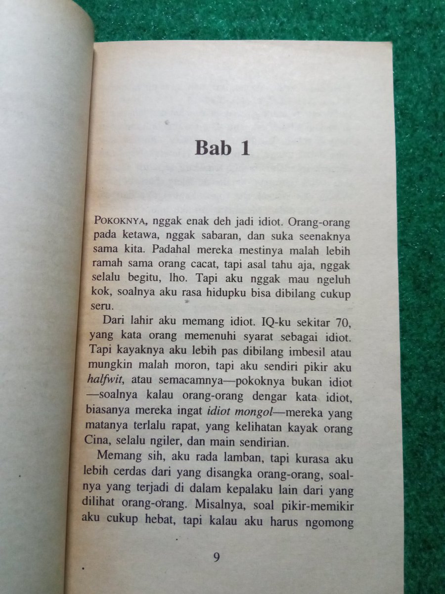 Renyah juga nih terjemahan Forrest Gump (terbit 1994, diterjemahkan oleh Hendarto Setiadi--siapanya Hilmar Farid, kah?).