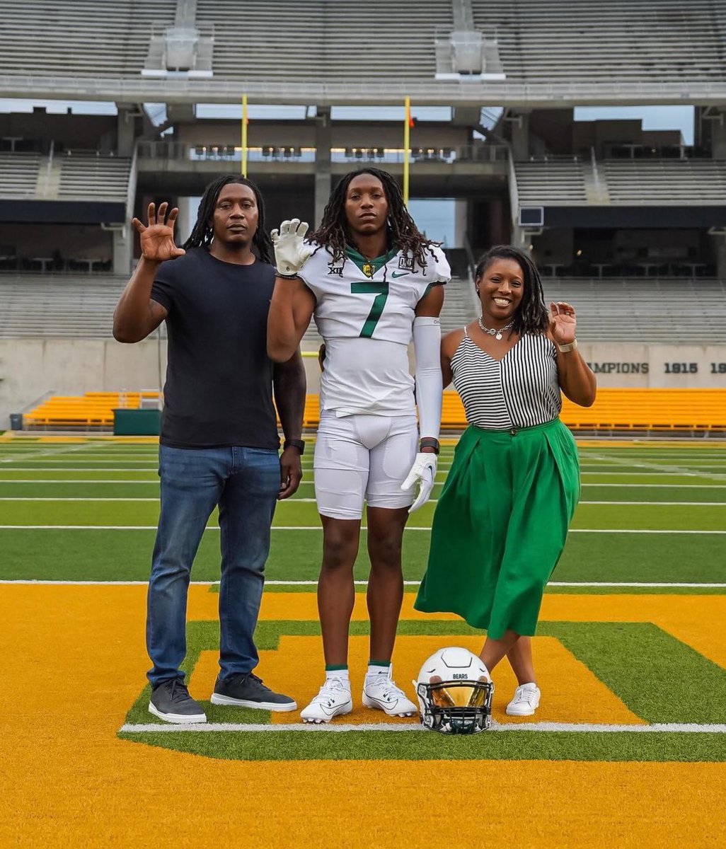 4⭐️ cornerback Kade Phillips on his #Baylor official visit this past weekend. “The coaches just kept it real with me, told me they have a plan for me, and they really want me here.” #SicEm 📸:thekadephillips/IG