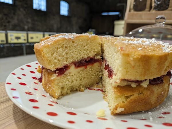 A photo of our new items - homemade victoria sponge and sandwiches made with homemade bread 💚❤️🤍 Llun o'n heitemau newydd - sbwng victoria cartref a brechdanau wedi'u gwneud â bara cartref