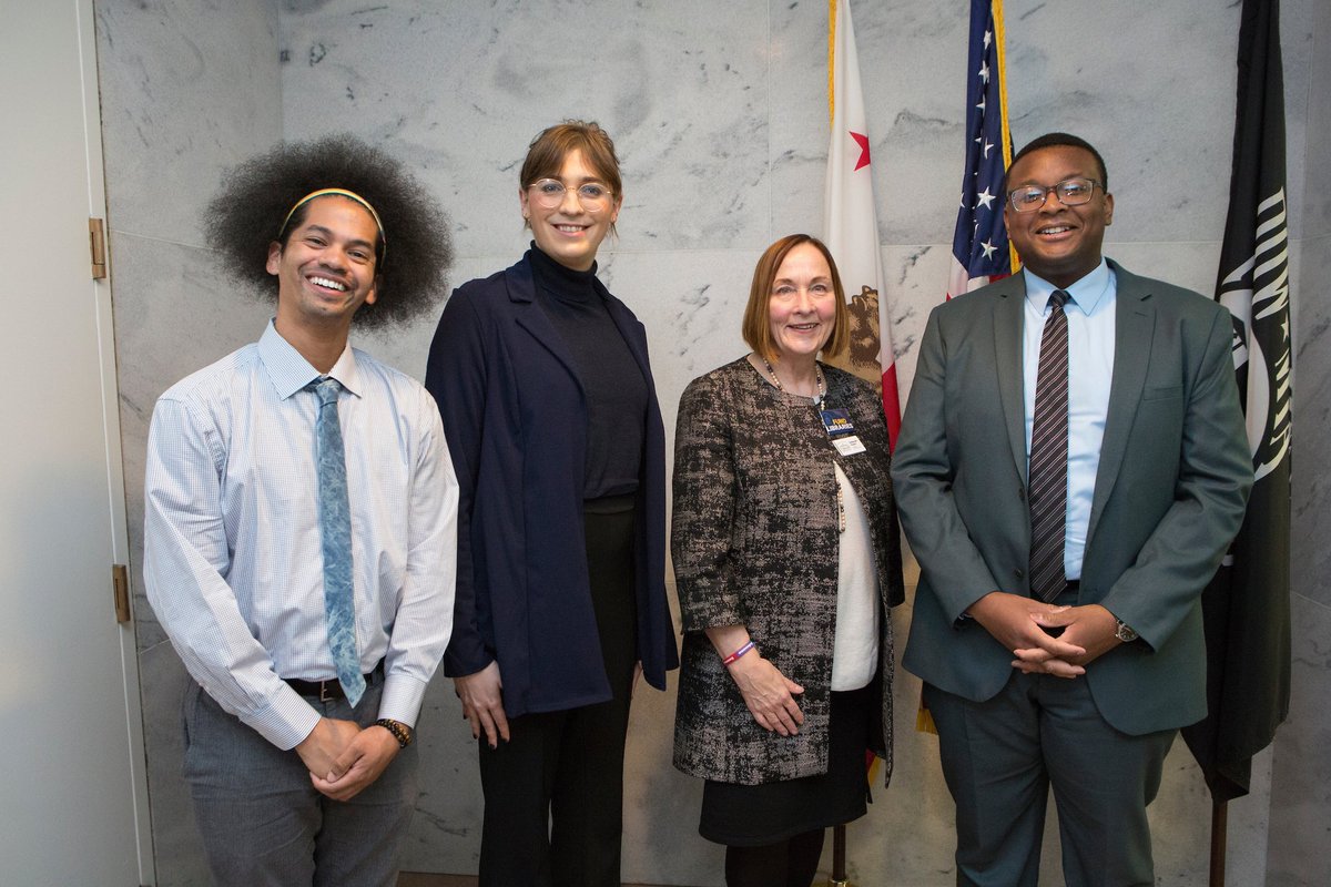 An honor to take action w/ library friends in Washington DC, meeting with Congress to request they #FundLibraries!

Library people deserve everything good! Funding supports efforts to enhance library resources, boost literacy & discover library joy.

What’s your library story? 💜