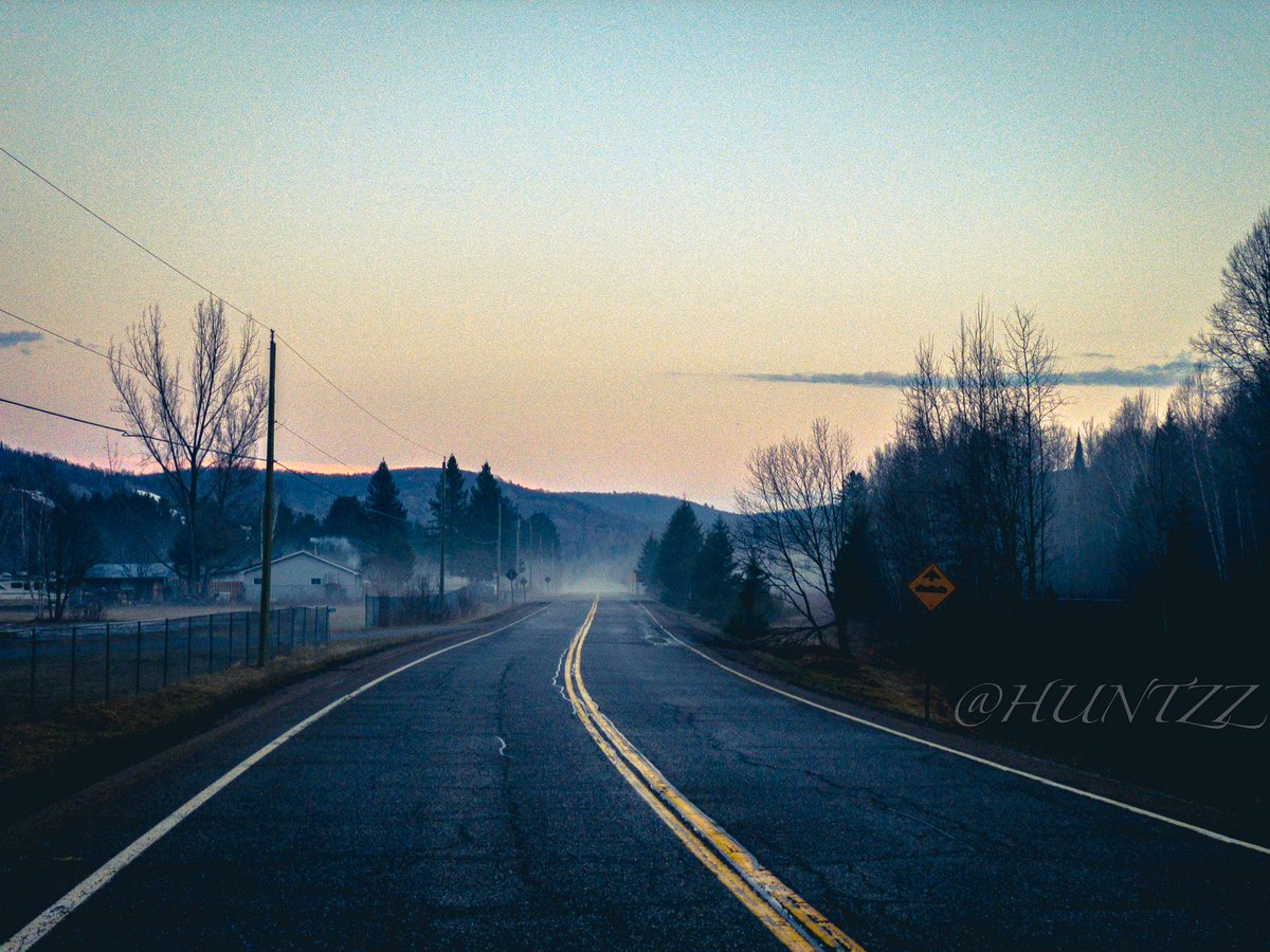 ✌️                  GM Twitter fam                     ☀️
🇨🇦 Where will your road take you today?🚸
Show me some asphalt this morning please 👉👈

#iPhonePhotography #LandscapePhotography #naturePhotography #sunrisePhotography #fog #mountains #sunrise #canada #ontario #spring