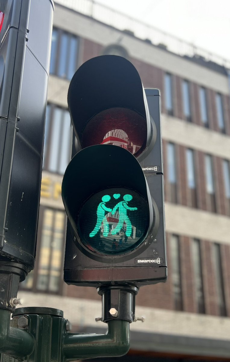 Stockholm has so many sweet touches. RED = Wait! (But Hug!) GREEN = Cross Holding hands in 💚